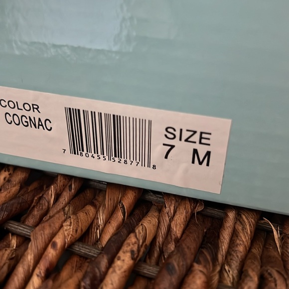 Pierre Dumas size 7 M heels - Picture 10 of 10